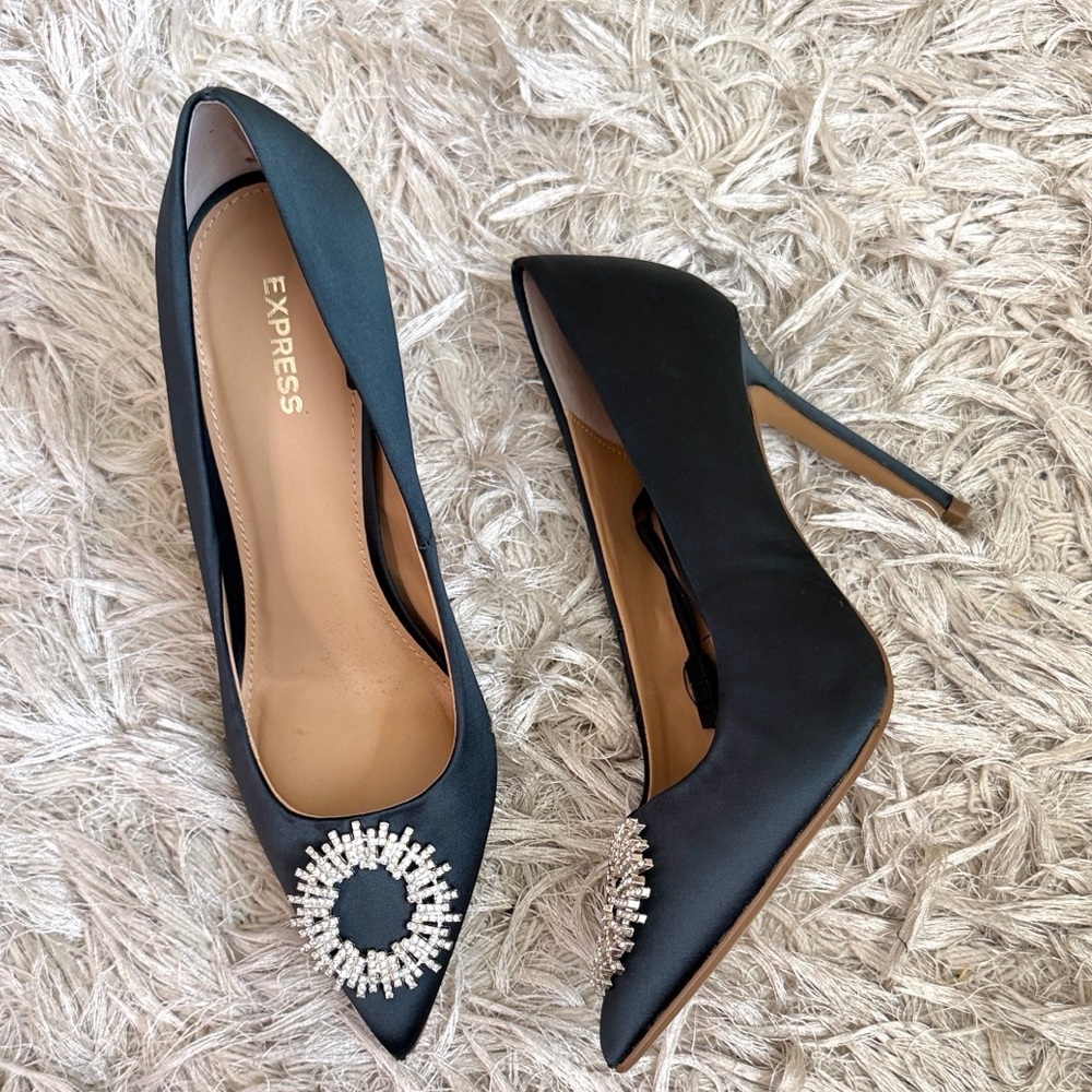 NWOB Express Dark Green Satin Rhinestone Embellished Pointed Toe Pumps Sz 9 - Picture 2 of 9